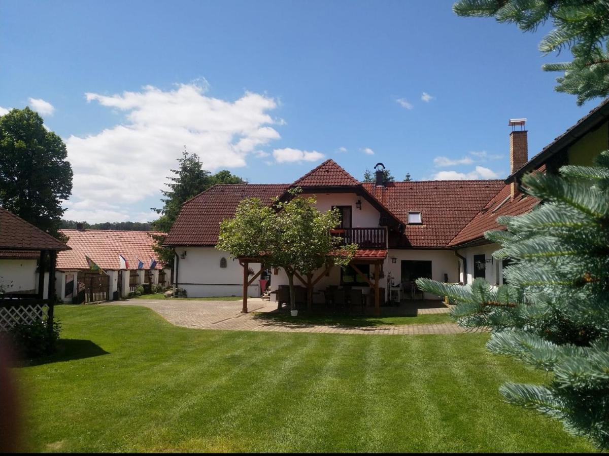 Camping & Guest House Pliskovice Mirovice Экстерьер фото